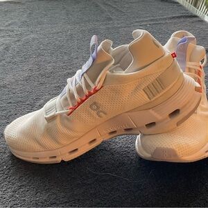 On Cloud Size 9 White Walking Shoe